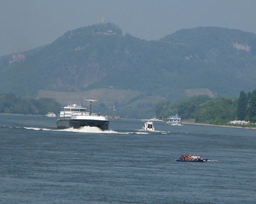 Schiffe_Wellen_Ruderboot.jpg