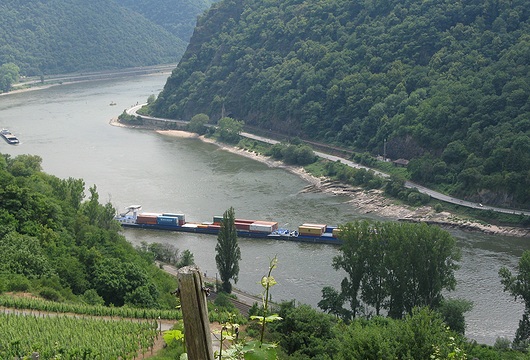 Koppelverband auf dem Rhein oberhalb der Loreley, Bild 1 von 3