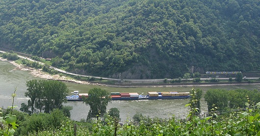 Koppelverband auf dem Rhein oberhalb der Loreley, Bild 3 von 3