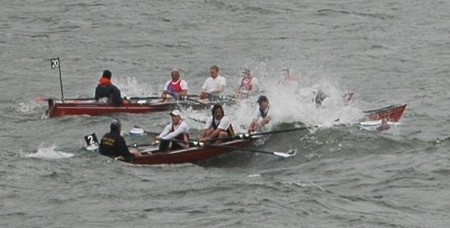 Überlastung Boot durch Wellen 450 2 HWT.jpg